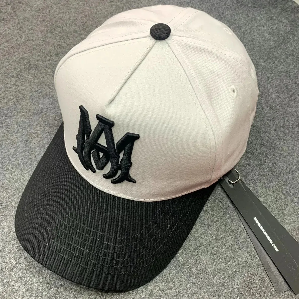 Black and white snapback cap product find